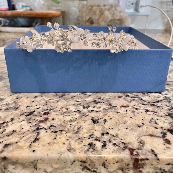 Bel Aire Bridal Headband main image 3